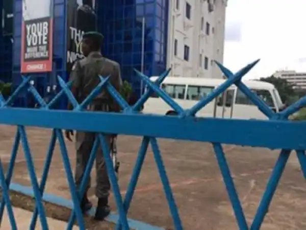 Police chase away Buhari’s ex-bodyguards from APC office